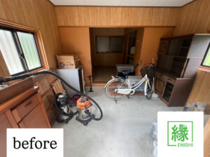 愛知県豊橋市での不用品回収前のガレージ内の様子。自転車や掃除機、家具などが並ぶ状態｜不用品回収縁