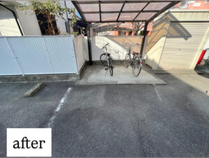 愛知県知多郡での不用品回収後。家具や家電が撤去され、自転車だけが残り駐車スペースがすっきりした様子｜不用品回収縁