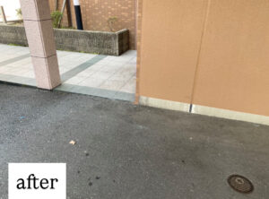 名古屋市のマンション前。不用品回収後にきれいに片付いたエントランス周辺の様子｜不用品回収縁