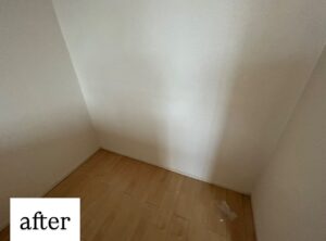 ガスコンロと収納棚が撤去され、すっきりとしたキッチンスペース。不用品回収後の状態。