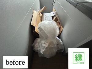 名古屋市西区で不用品回収前の通路｜引越しで出た段ボールや梱包材が積まれた状態
